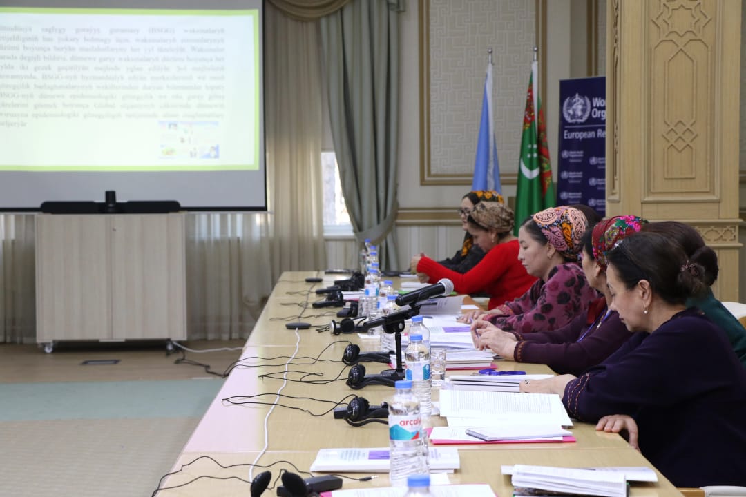 В Ашхабаде прошло совещание по укреплению политики вакцинации против гриппа