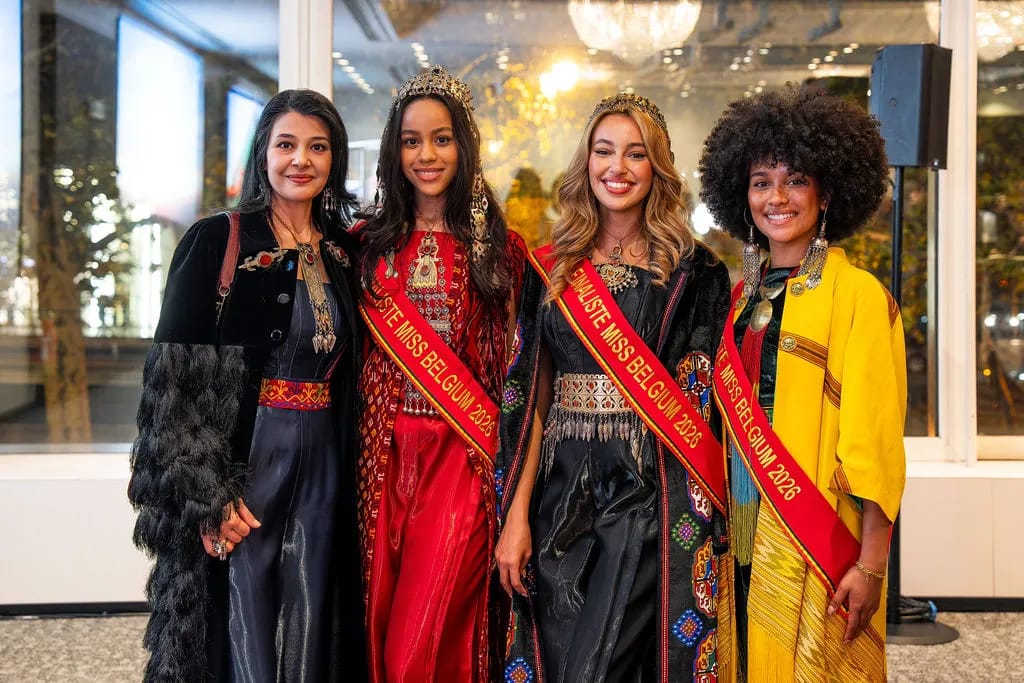 Финалистки «Мисс Бельгия» вышли в туркменских нарядах на приеме в Брюсселе