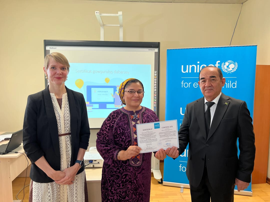 В Туркменистане завершилась пилотная программа ЮНИСЕФ по поддержке родителей