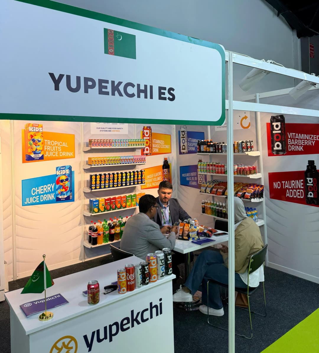 Ýüpekçi представила Real Cola и Real Moxito на пищевой выставке в Ираке