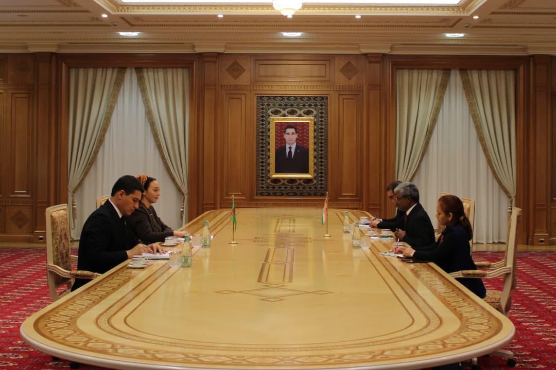 Türkmenistan Meclisi'nde Hindistan’ın yeni Türkmenistan Büyükelçisi ile bir görüşme gerçekleştirildi