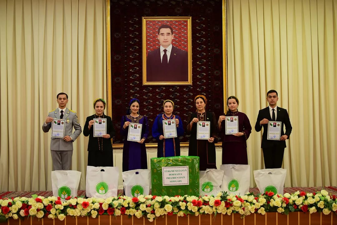 В Туркменистане наградили победителей конкурса «Глашатаи мира»