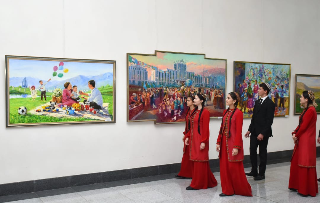 В академии художеств Туркменистана открылась выставка