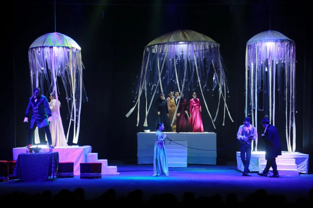 В Студенческом театре Ашхабада – премьера спектакля по стихотворению Эдгара По «Ворон»