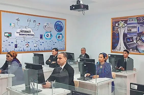 Туркменские педагоги изучили методы внедрения ИИ в процесс преподавания