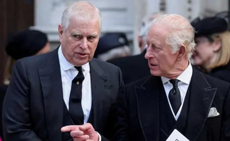 Король Карл III лишил принца Эндрю последних рыцарских титулов
