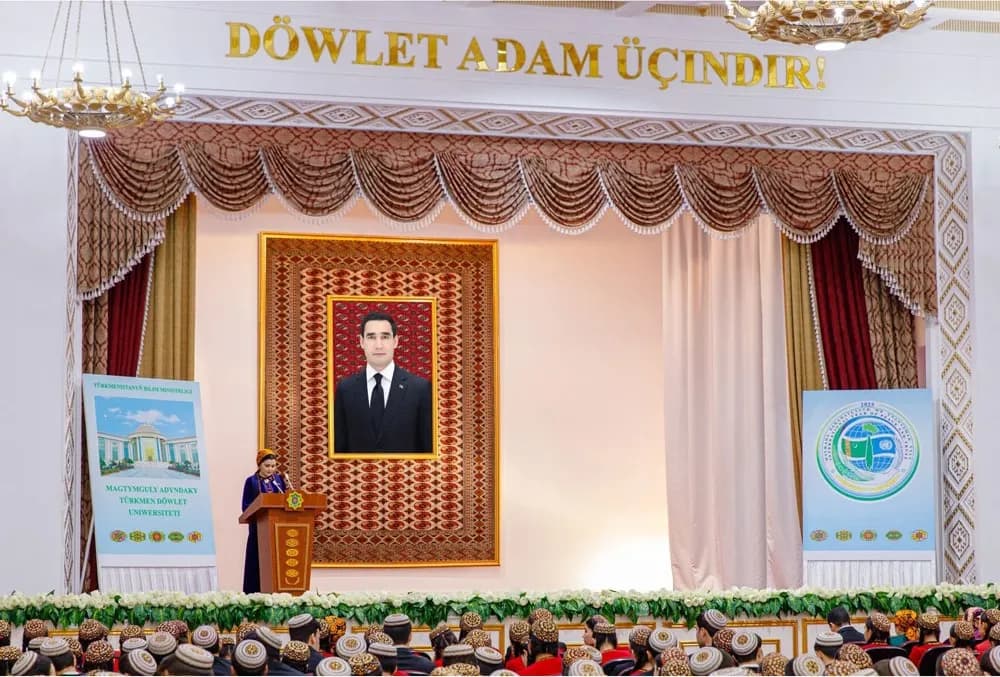 Türkmen döwlet uniwersitetinde rus dilini okatmagyň amaly we nazary meseleleri boýunça ylmy-amaly maslahat geçirildi