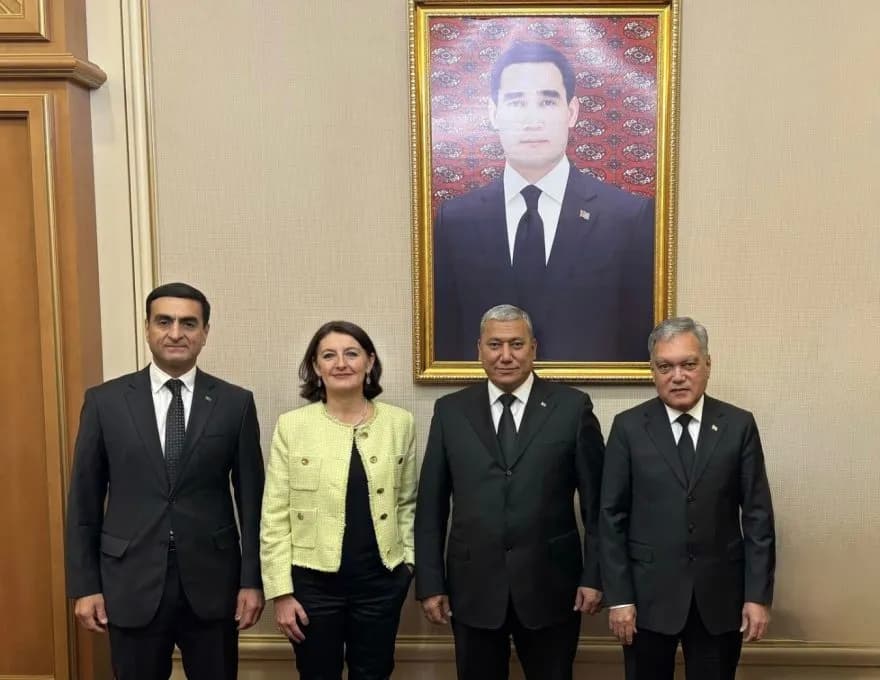 Вице-премьер Б.Аманов и исполнительный директор GGC В.Дюкро провели встречу в Ашхабаде