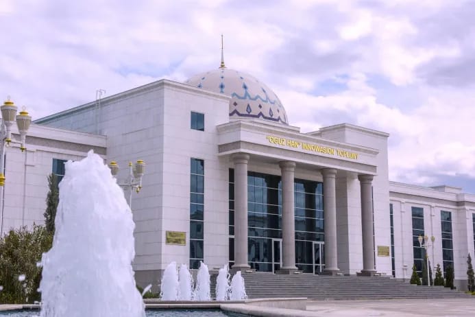 Туркменские вузы улучшили позиции в международном экологическом рейтинге UI GreenMetric 2025