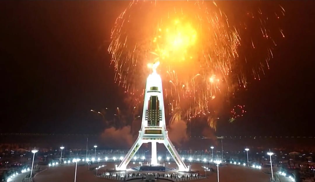 В Ашхабаде состоится световое шоу и фейерверк в честь 30-летия нейтралитета Туркменистана