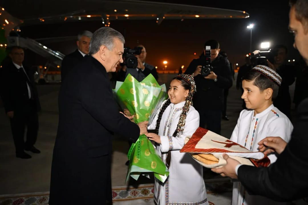 Президент Узбекистана прибыл с рабочим визитом в Ашхабад