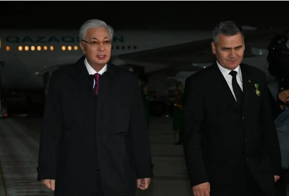 Президент Касым-Жомарт Токаев прибыл в туркменскую столицу