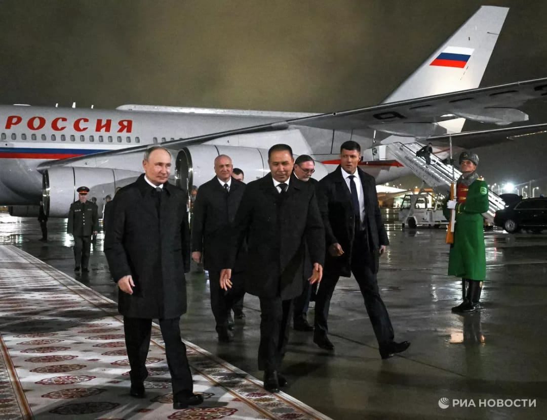 Путин прибыл в Ашхабад для участия в форуме мира и встреч с лидерами