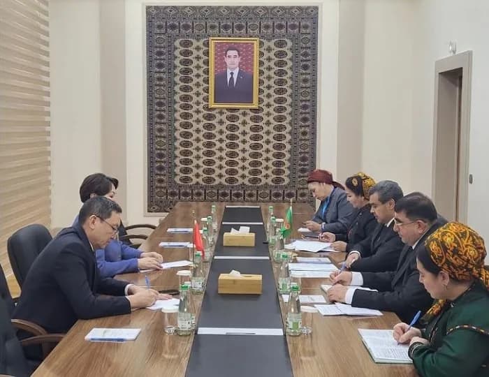 В Кыргызстане заинтересовались туркменской моделью 12-летнего обучения в школах