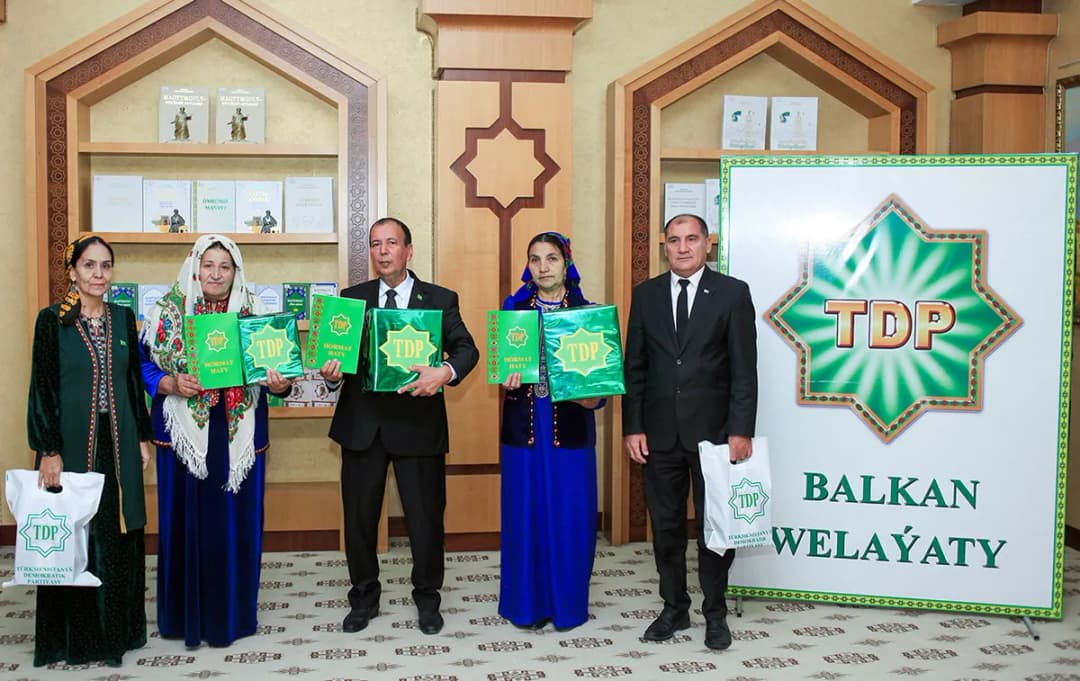 В Балканском велаяте наградили победителей конкурса «Туркменистан - Родина мира и доверия»