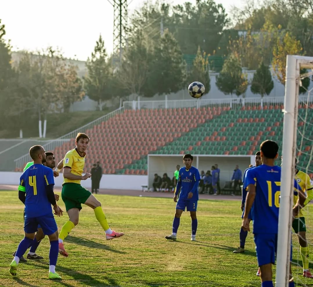 «Ahal» topary «Şagadamy» ýeňip, futbol boýunça Türkmenistanyň Kubogynyň finalyna çykdy