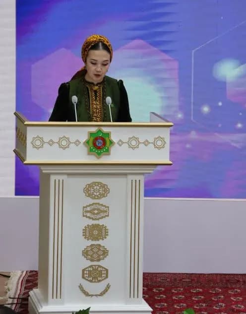 Работникам транспорта и связи представили книгу Президента Туркменистана о нейтралитете