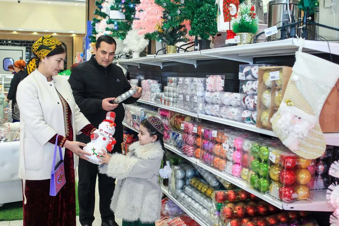 Жители западного региона Туркменистана готовятся встречать Новый год