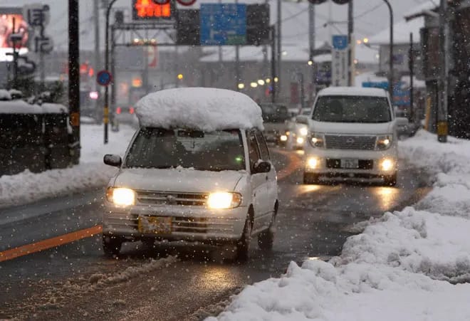 57 автомобилей столкнулись на трассе в Японии из-за непогоды