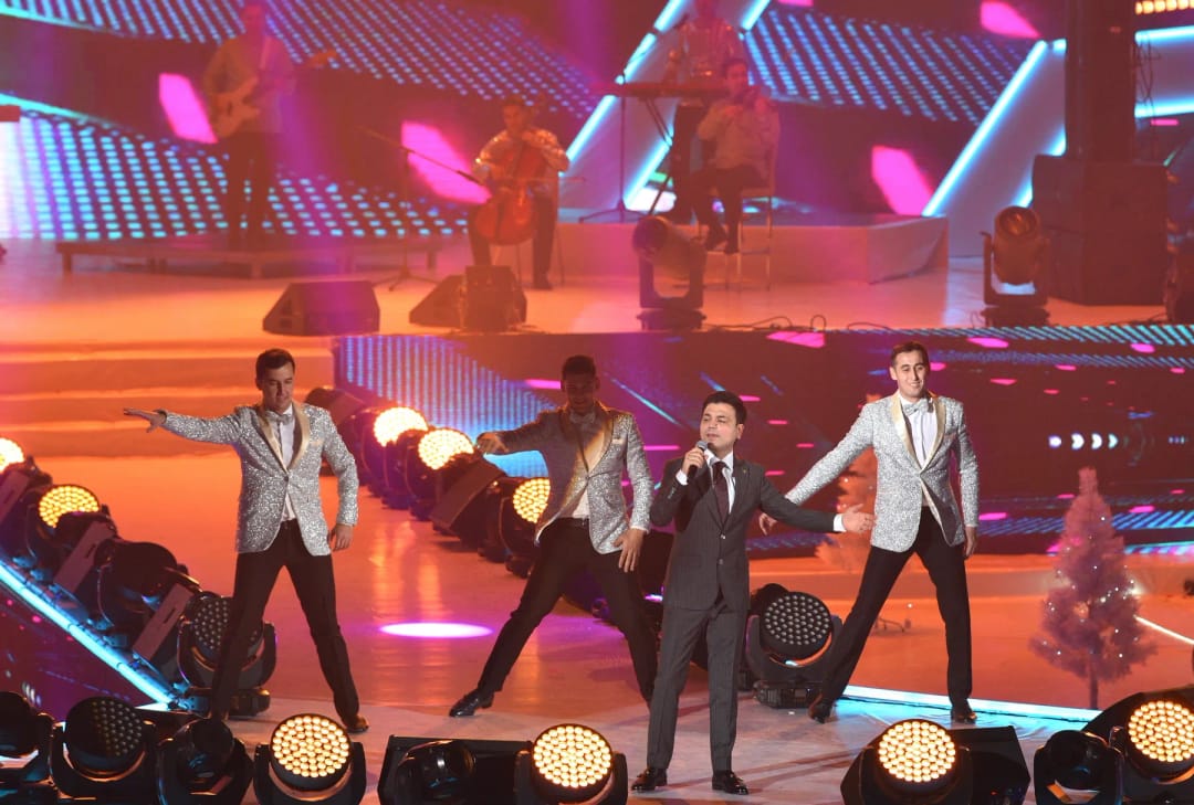 Туркменские звезды эстрады выступили на предновогоднем концерте в Ашхабаде