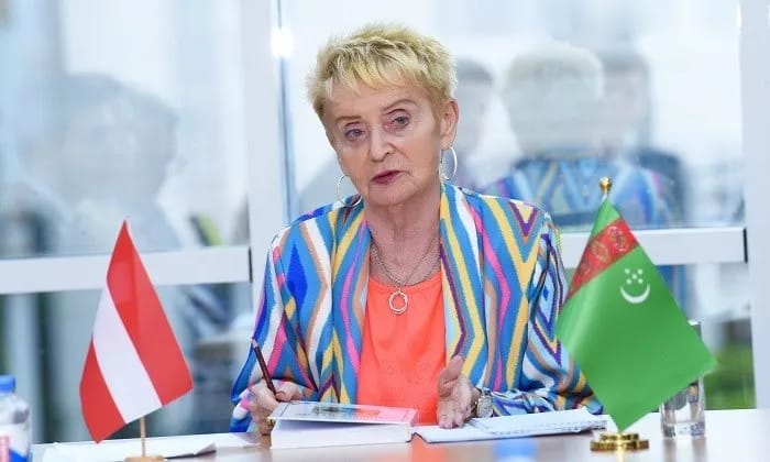 Неда Бергер поздравила Президента Туркменистана с Новым годом