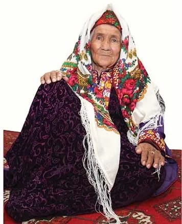 110-летняя жительница Туркменистана отметила юбилей в кругу большой семьи