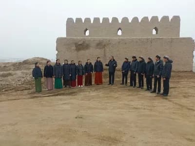 Türkmenistanda mekdep okuwçylary gyşky dynç alyşda taryhy ýadygärliklere we muzeýlere gezelenç edýärler