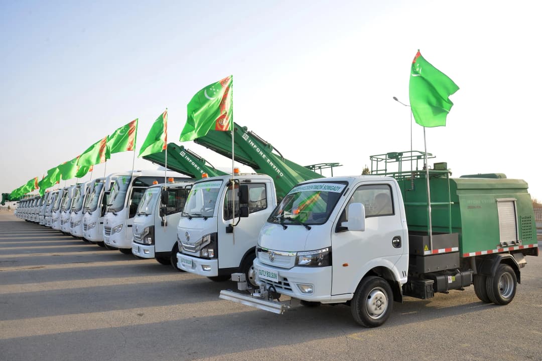 Восточному региону Туркменистана передано 148 единиц новой коммунальной техники