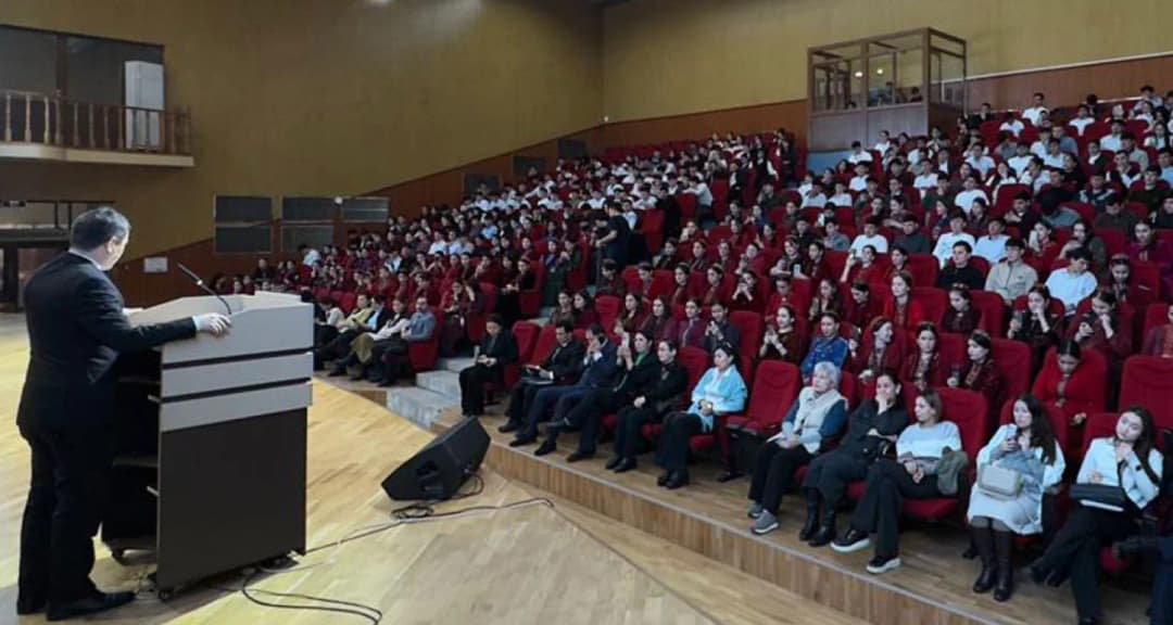 В казахском вузе прошло мероприятие в честь национального девиза Туркменистана в 2026 году