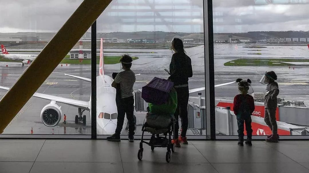 Stambulyň howa menzilinde gatnawlar gar ýagmagy sebäpli ýatyrylýar