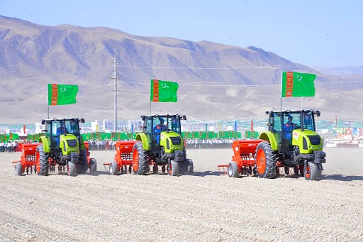 Президент Туркменистана распорядился усилить контроль за ходом реформ в АПК