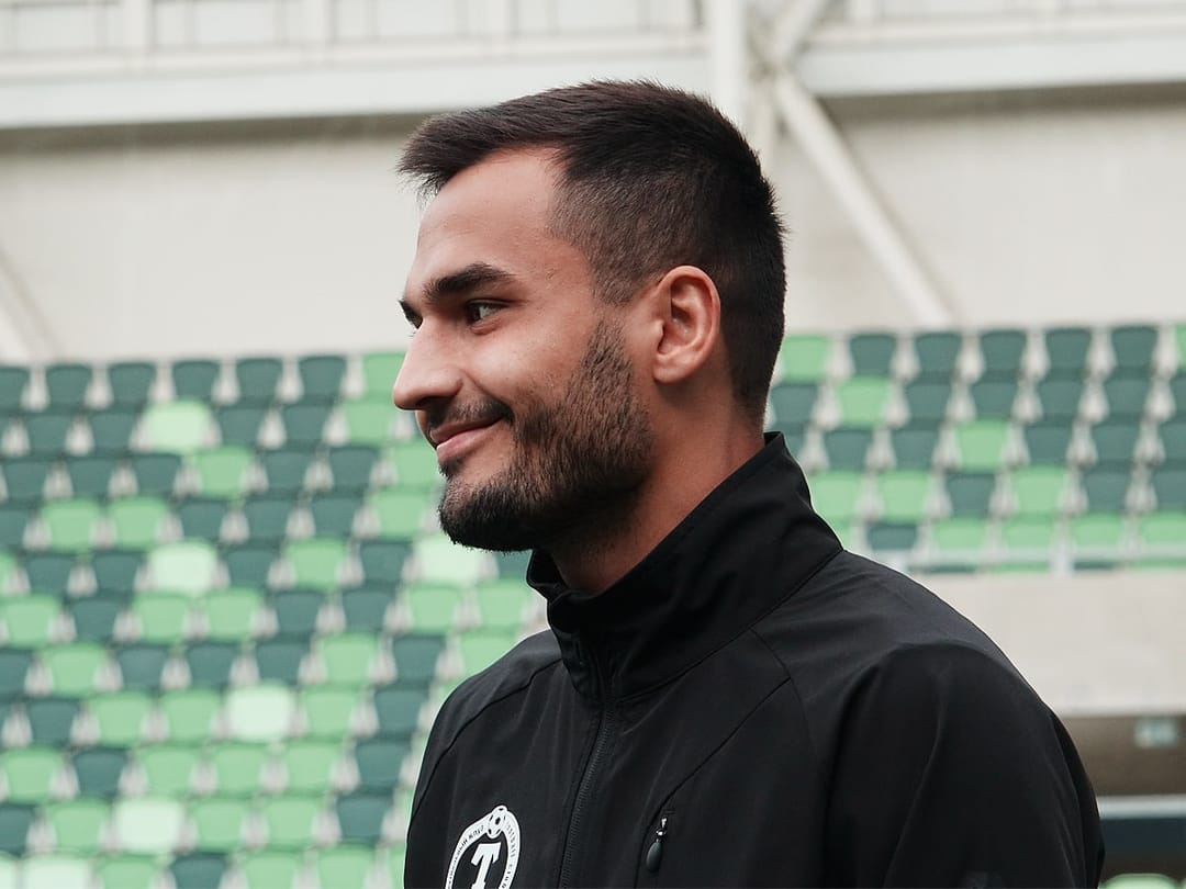 Партнеры по сборной Туркменистана поздравили Чарыева с дебютом в еврокубках