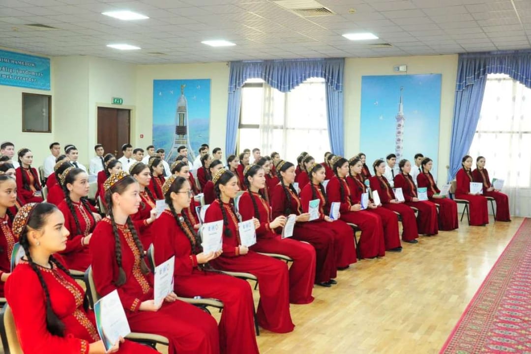 Вузы Туркменистана выпустили более 15 000 специалистов