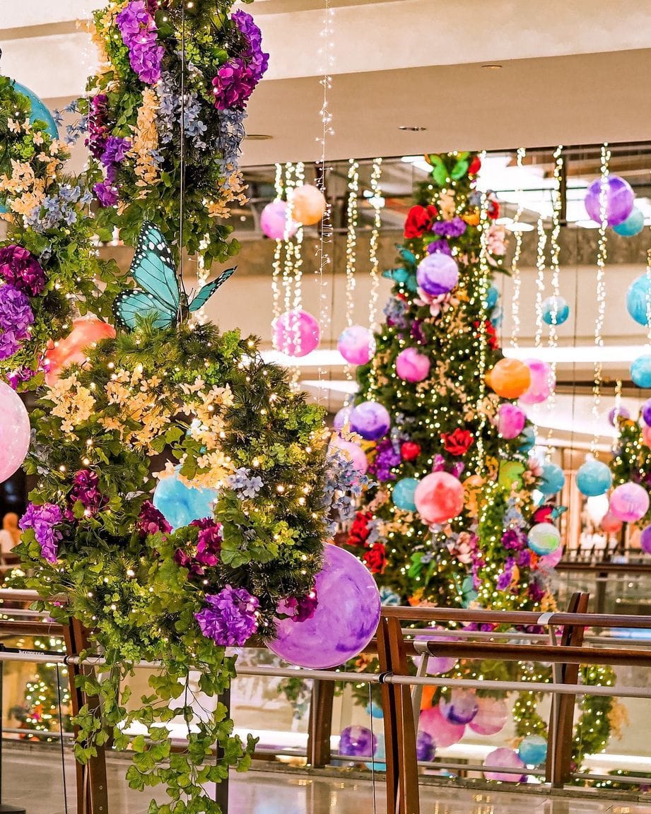 Shopping centers in Kuala Lumpur distinguished themselves with a New Year's transformation outside the format