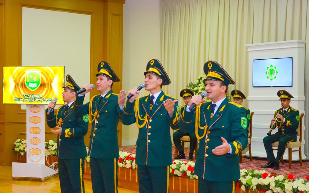 В Туркменистане проходят мероприятия в честь Дня защитников Отечества