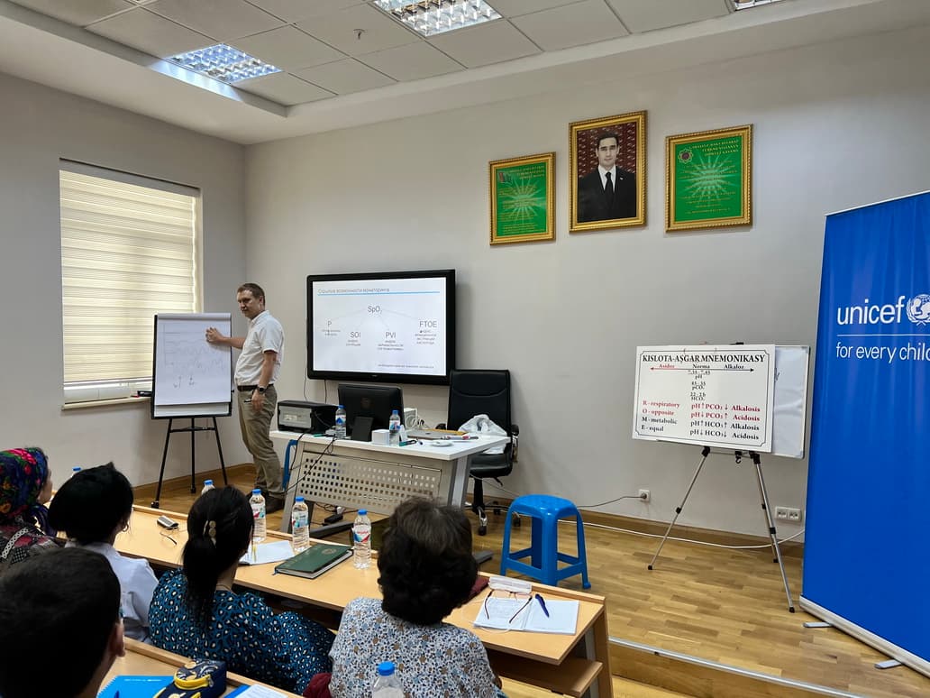 Для медиков Туркменистана проведено обучение детской кислородной терапии