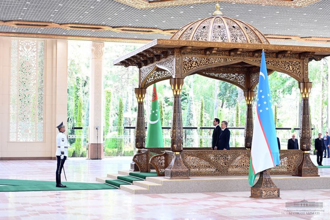 В Зеленом дворце прошла торжественная встреча Президентов Туркменистана и Узбекистана