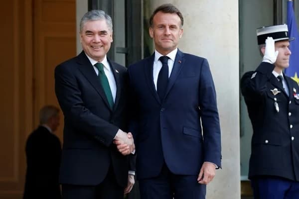 Gurbanguly Berdimuhamedow Emmanuel Makron bilen duşuşdy