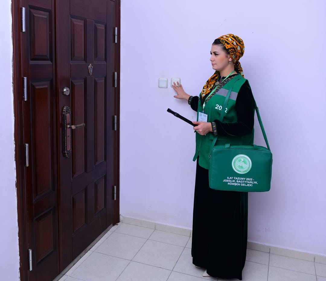 В Туркменистане начала действовать «горячая линия» по вопросам о сплошной переписи населения и жилищного фонда