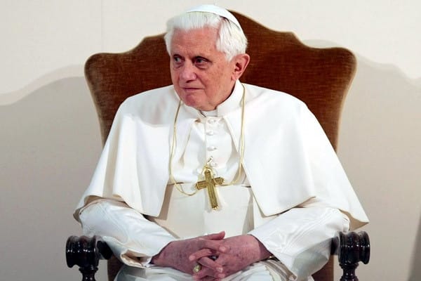 Rim Papasy Benedikt XVI aradan çykdy