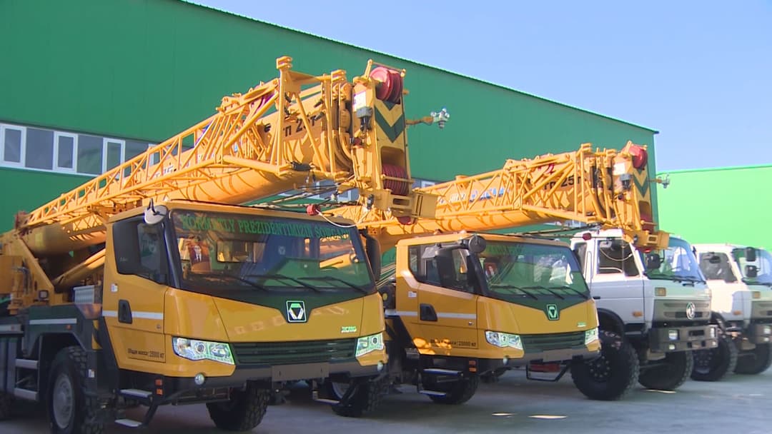 В Туркменистане на нефтяные месторождения направлена новая техника