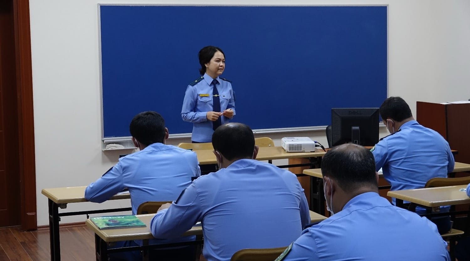 Customs officers of Turkmenistan take advanced training courses with the study of English