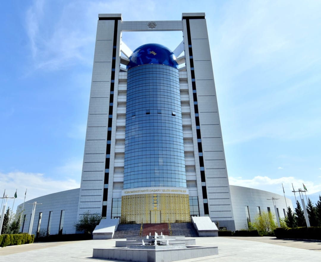 Глава МИД Туркменистана встретился с координатором ООН в стране