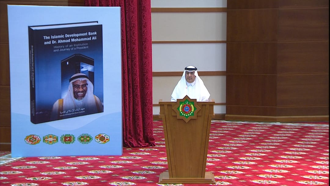 Gurbanguly Berdimuhamedowa sowgat berlen kitabyň tanyşdyrylyşy boldy