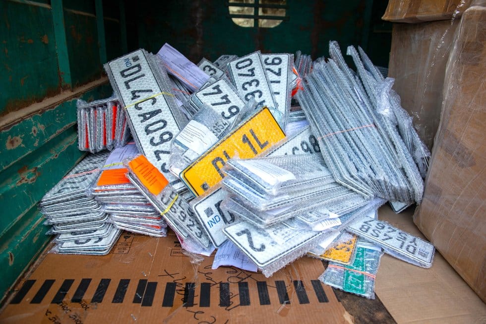 Hindistanda ýaraşykly awtoulag belgileri elektron söwdalaşykda satylýar