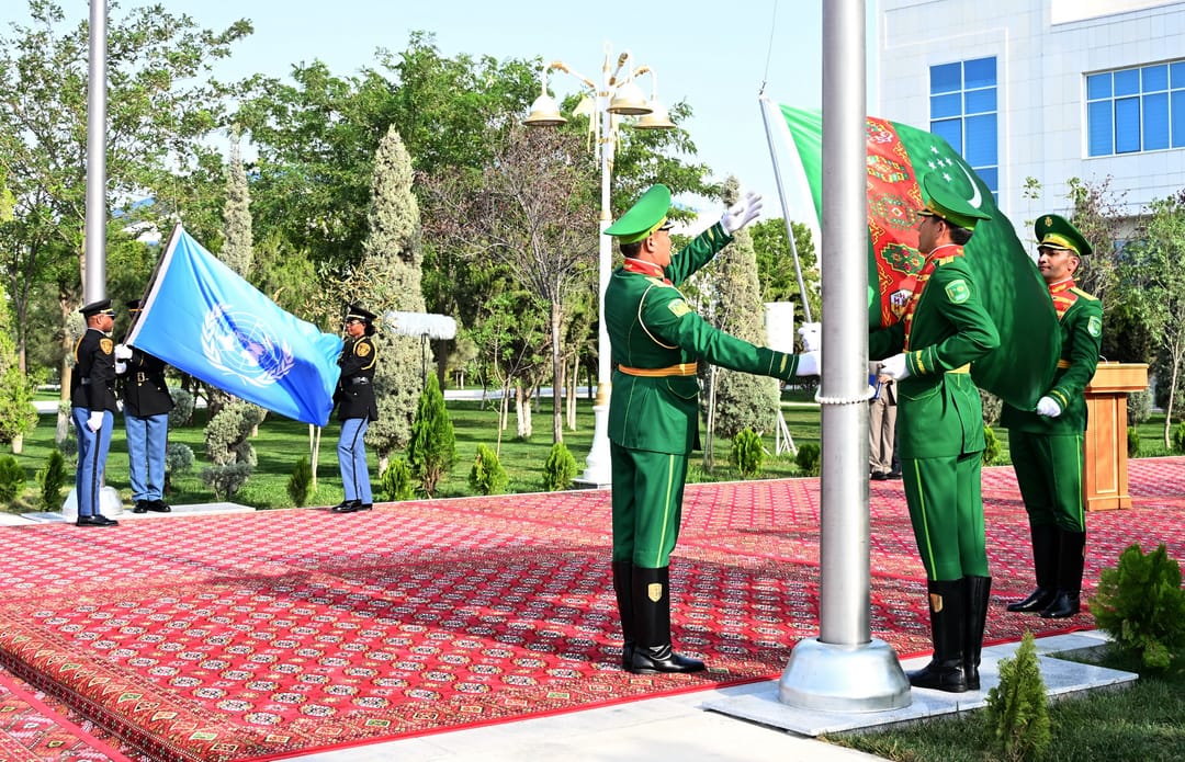 BMG-niň Awaza forumynyň başlanmagy mynasybetli baýdak galdyrmak dabarasy geçirildi