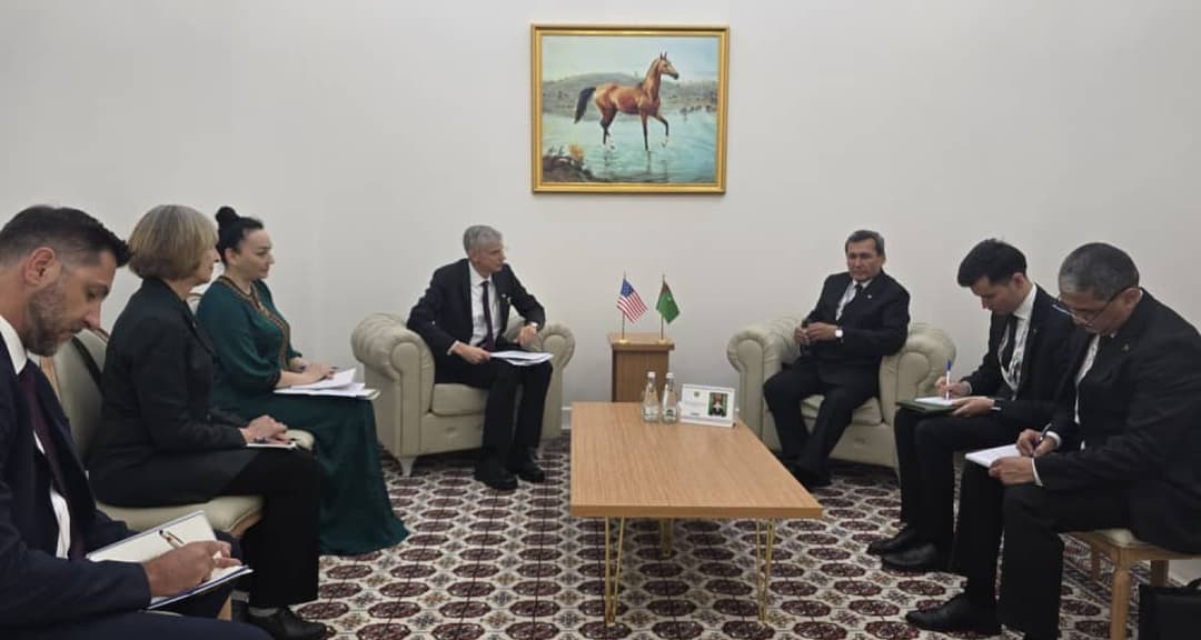 R.Meredow ABŞ-nyň Döwlet sekretarynyň Günorta we Merkezi Aziýa işleri boýunça kömekçisiniň orunbasary bilen duşuşdy