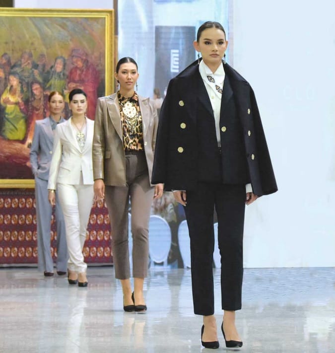 Дизайнеры из Италии восхитились туркменскими национальными аксессуарами