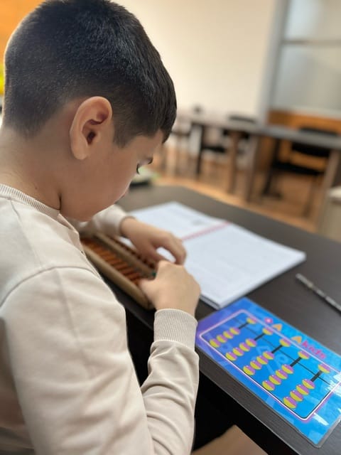 Академия развития интеллекта в Ашхабаде открывает набор на ментальную арифметику и английский язык