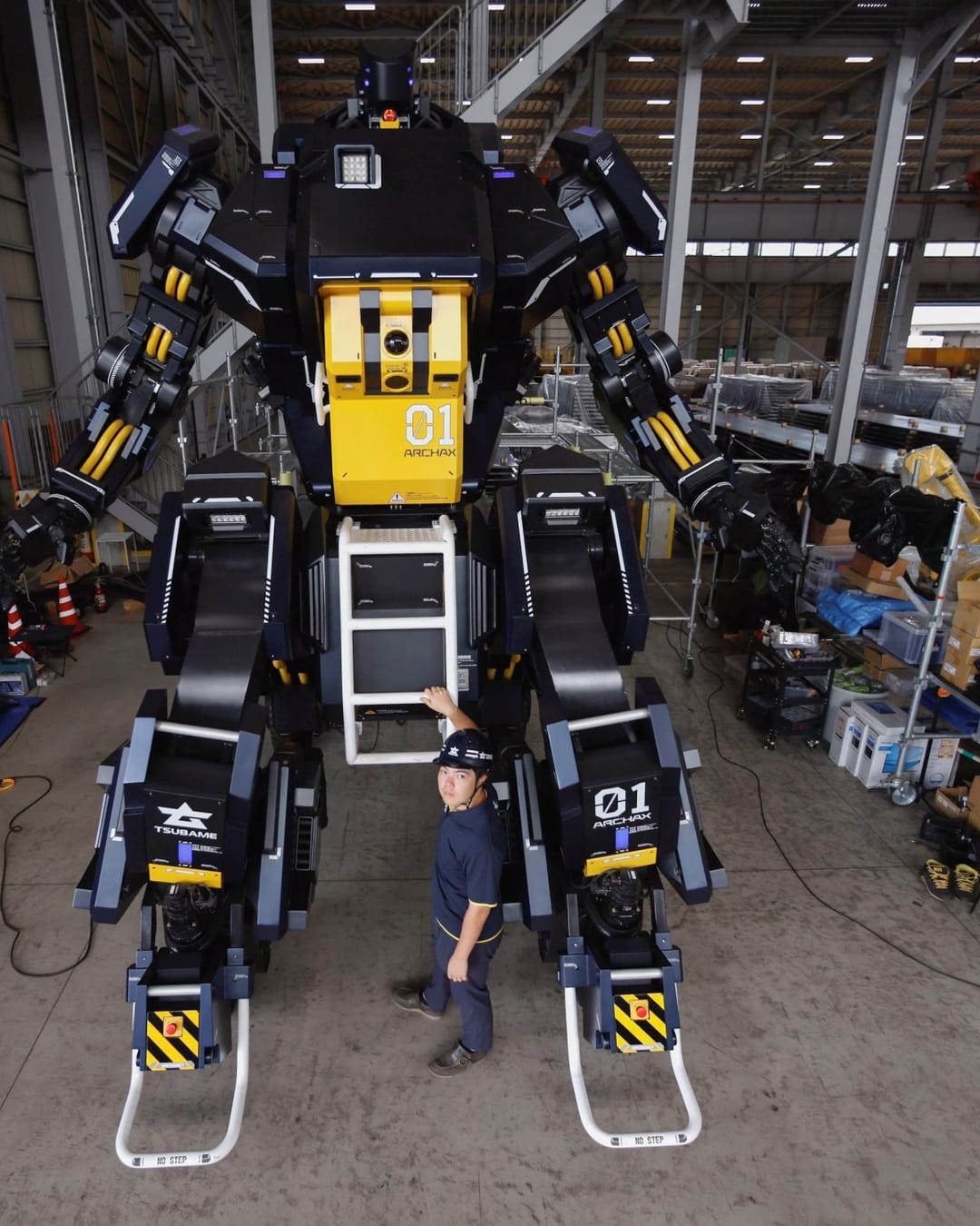 Ýaponiýada halas ediş işleri üçin üç metrlik adampisint robot dörediler